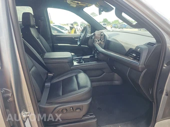 2025 Chevrolet Suburban Z71 2Z7 - miniatura 8