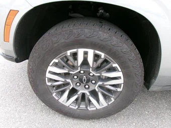 2025 Chevrolet Suburban Z71 2Z7 - miniatura 19