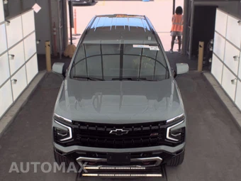 2025 Chevrolet Suburban Z71 2Z7 - miniatura 2