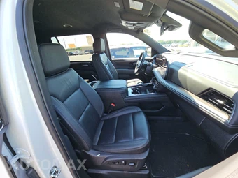 2025 Chevrolet Suburban Z71 2Z7 - miniatura 8