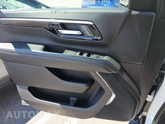 2025 Chevrolet Suburban Z71 2Z7 - miniatura 9
