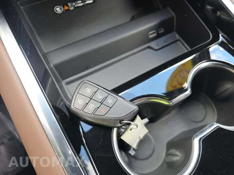 2025 Chevrolet Tahoe High Country 3LZ - miniatura 5