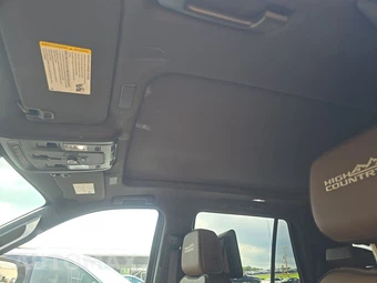 2025 Chevrolet Tahoe High Country 3LZ - miniatura 18