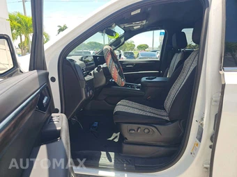 2025 Chevrolet Tahoe LS 1LS - miniatura 3