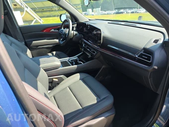 2025 Chevrolet Traverse Z71 - miniatura 8