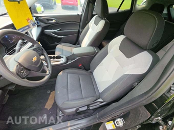 2025 Chevrolet Trax LS – miniatura 3