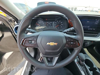 2025 Chevrolet Trax LS - miniatura 10