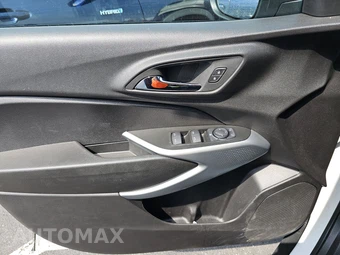 2025 Chevrolet Trax LS - miniatura 9