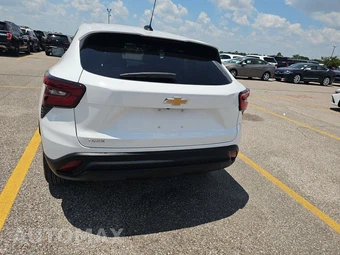2025 Chevrolet Trax LS - miniatura 6