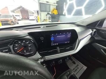 2025 Chevrolet Trax LS – miniatura 10