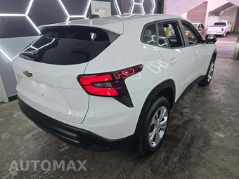 2025 Chevrolet Trax LS – miniatura 3