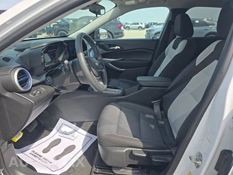2025 Chevrolet Trax LS - miniatura 7