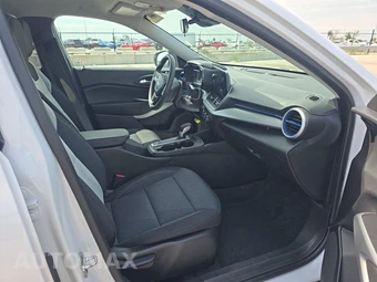 2025 Chevrolet Trax LS - miniatura 8