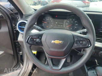 2025 Chevrolet Trax LS – miniatura 10