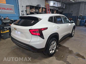 2025 Chevrolet Trax LS - miniatura 3