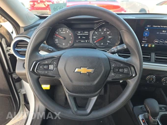 2025 Chevrolet Trax LS – miniatura 10