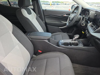 2025 Chevrolet Trax LS – miniatura 8