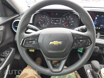 2025 Chevrolet Trax LS – miniatura 10