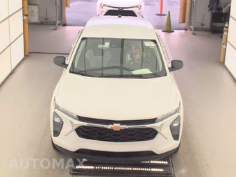2025 Chevrolet Trax LS – miniatura 2