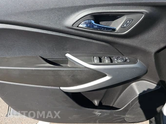2025 Chevrolet Trax LS - miniatura 9