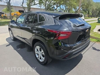 2025 Chevrolet Trax LS - miniatura 6