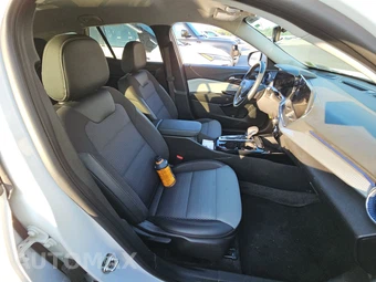 2025 Chevrolet Trax LT - miniatura 8