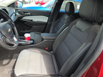 2025 Chevrolet Trax LT - miniatura 7