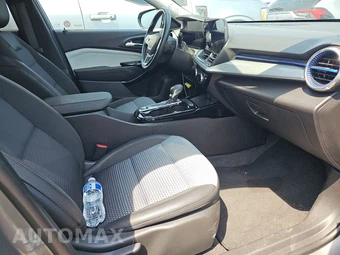 2025 Chevrolet Trax LT - miniatura 8
