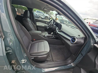 2025 Chevrolet Trax LT - miniatura 8