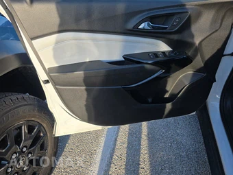 2025 Chevrolet Trax LT - miniatura 9