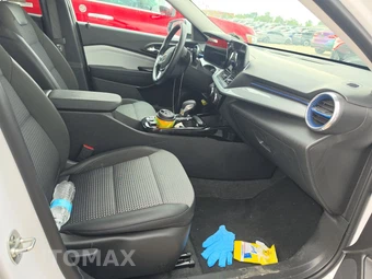 2025 Chevrolet Trax LT - miniatura 8