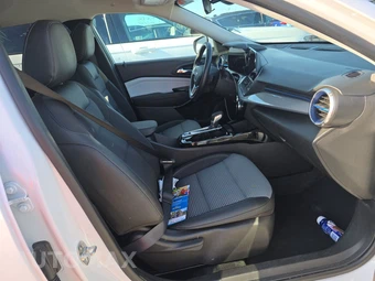 2025 Chevrolet Trax LT - miniatura 8