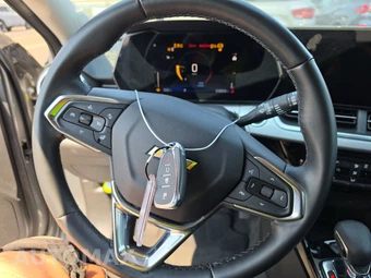 2025 Chevrolet Trax LT - miniatura 10