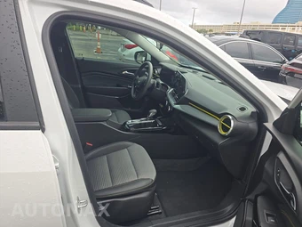 2025 Chevrolet Trax LT - miniatura 8