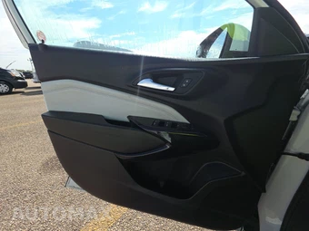 2025 Chevrolet Trax LT - miniatura 9