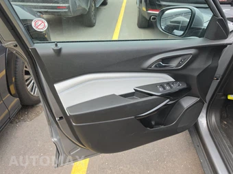 2025 Chevrolet Trax LT - miniatura 9