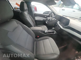 2025 Chevrolet Trax LT - miniatura 8