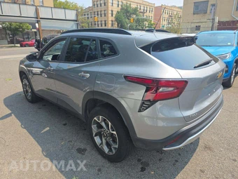 2025 Chevrolet Trax LT - miniatura 2