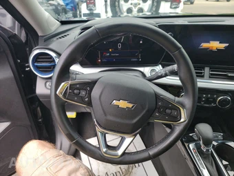 2025 Chevrolet Trax LT - miniatura 10