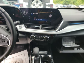 2025 Chevrolet Trax LT - miniatura 11