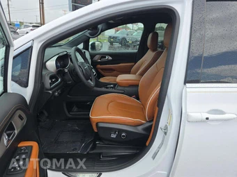 2025 Chrysler Pacifica Hybrid Pinnacle 121.6" WB - miniatura 3