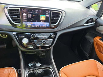 2025 Chrysler Pacifica Hybrid Pinnacle 121.6" WB - miniatura 10