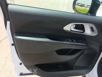 2025 Chrysler Pacifica Limited 121.6" WB - miniatura 9