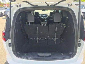 2025 Chrysler Pacifica Limited 121.6" WB – miniatura 16