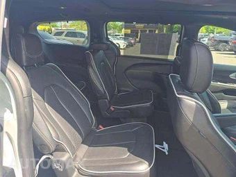 2025 Chrysler Pacifica Limited 121.6" WB – miniatura 18