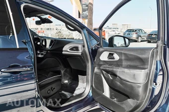 2025 Chrysler Pacifica Limited 121.6" WB - miniatura 10