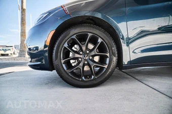 2025 Chrysler Pacifica Limited 121.6" WB - miniatura 3