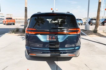 2025 Chrysler Pacifica Limited 121.6" WB - miniatura 7