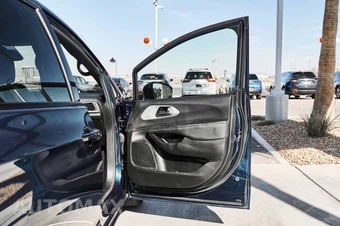 2025 Chrysler Pacifica Limited 121.6" WB - miniatura 9