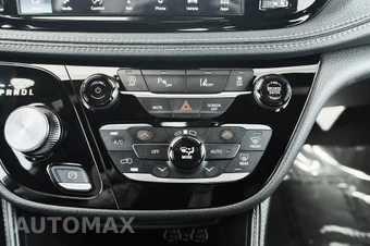 2025 Chrysler Pacifica Limited 121.6" WB - miniatura 35